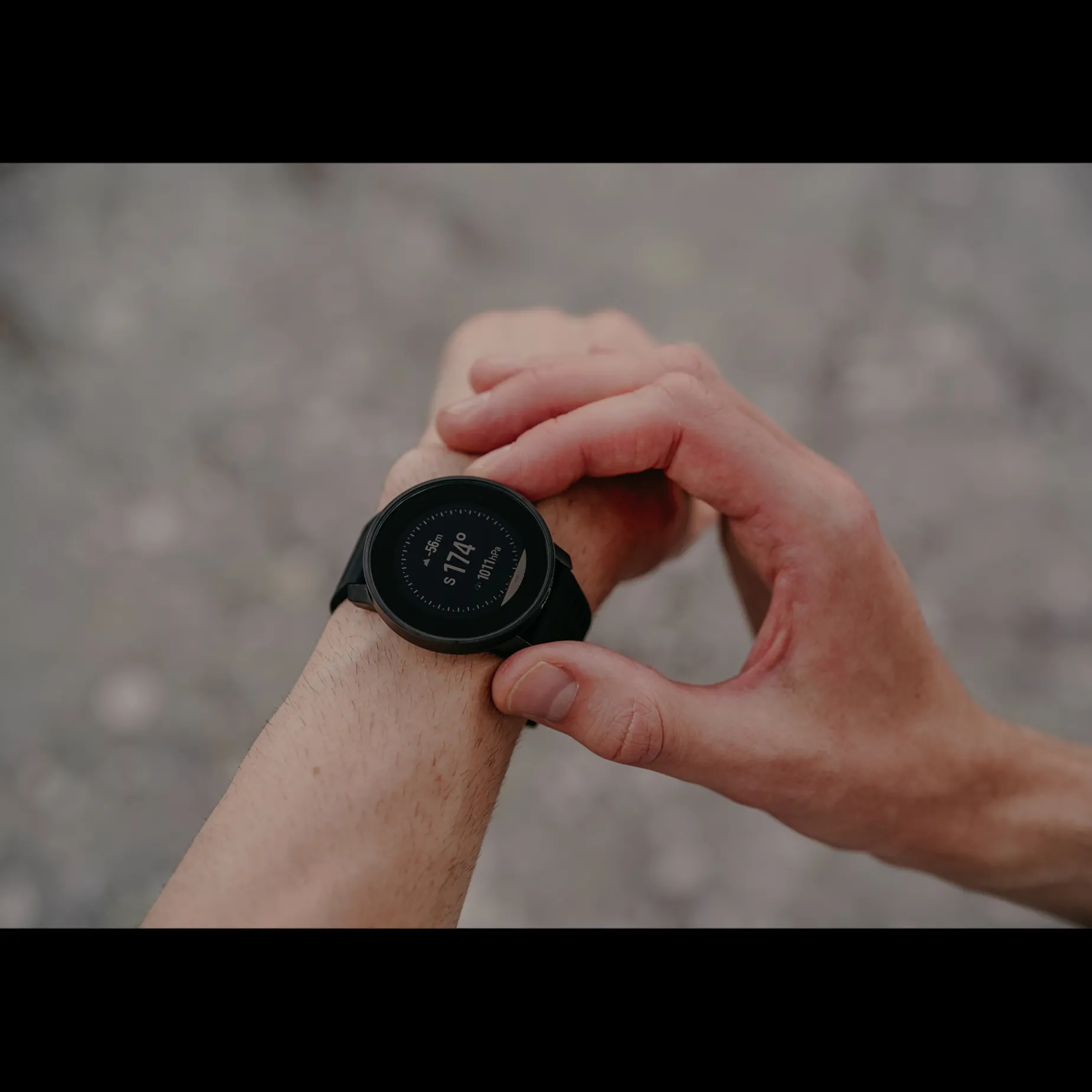 9 Peak Pro All Black, Multisportklocka Unisex