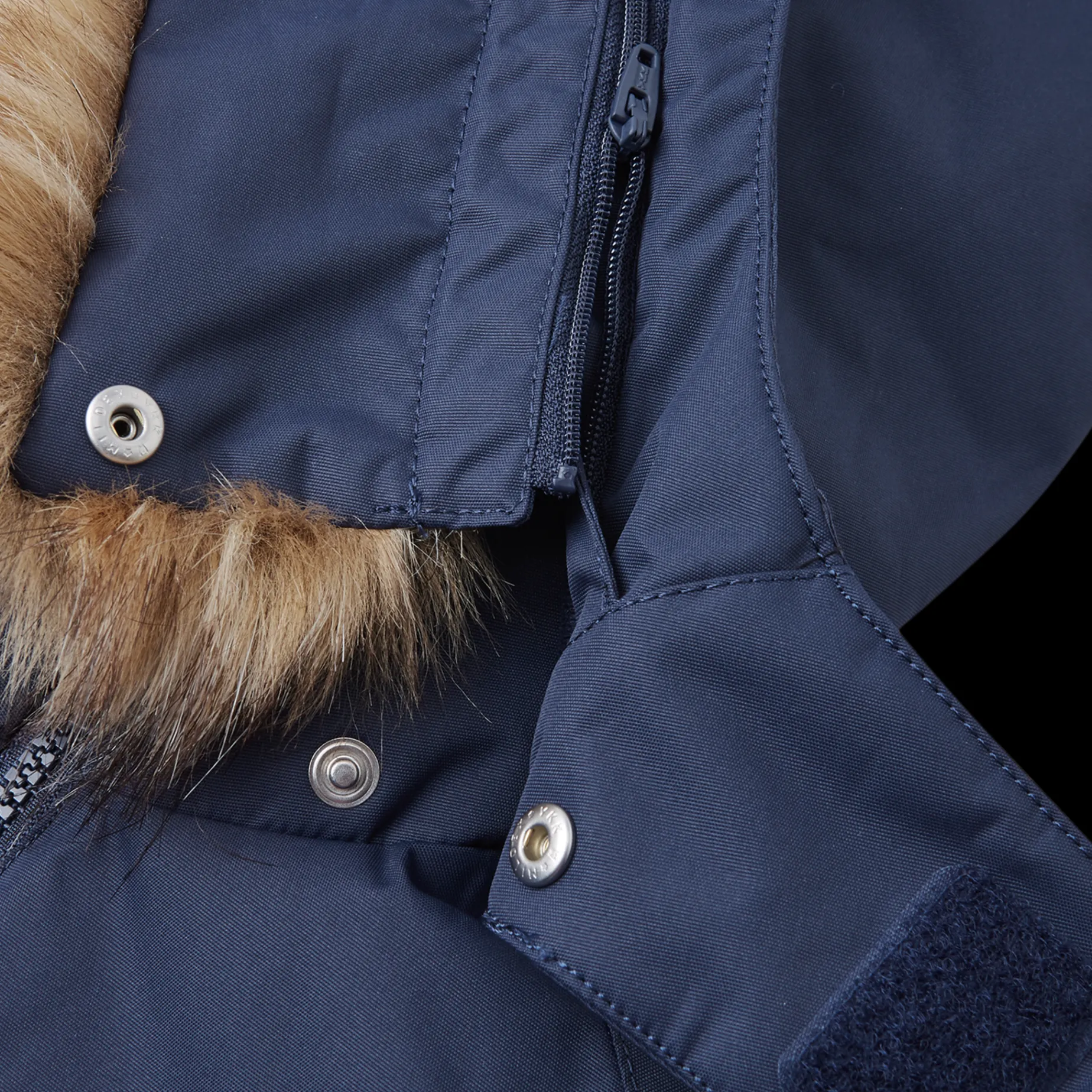 Krossfjorden, Overall Barn